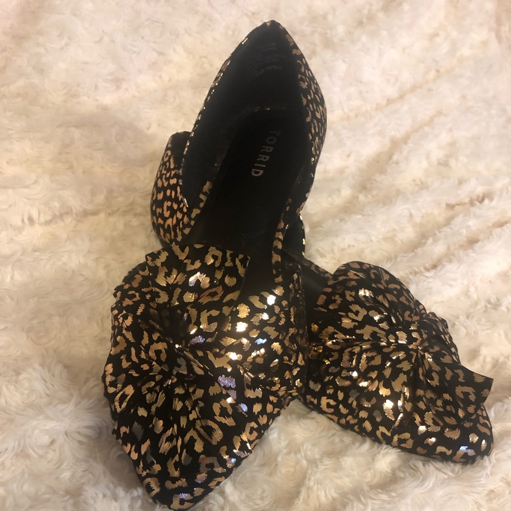 Metallic Bow Flat